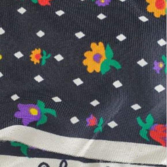 Floral Vintage Fabric Black Flower Motif 72"x42" Textiles Craft Sewing Patterns - Picture 3 of 7